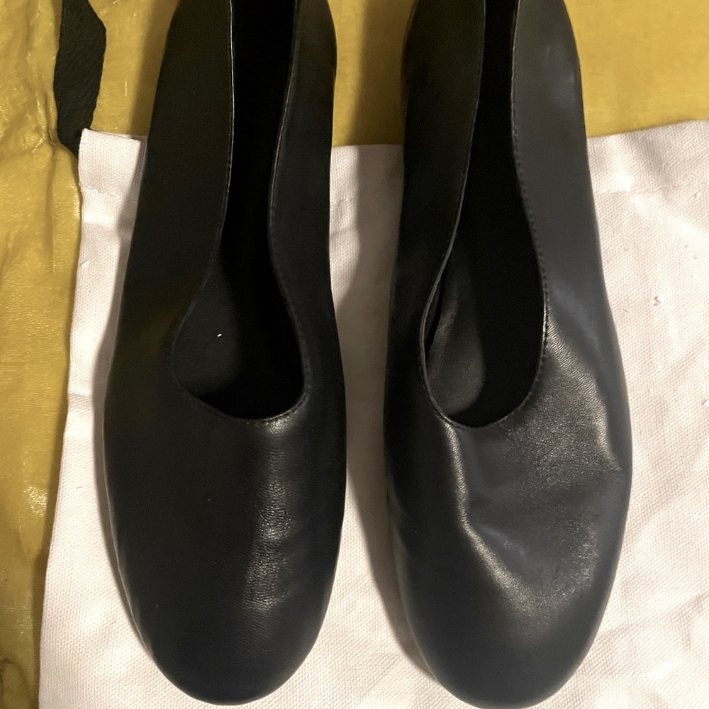 Vince super soft leather flats, worn once, 7.5, shoe box and bag